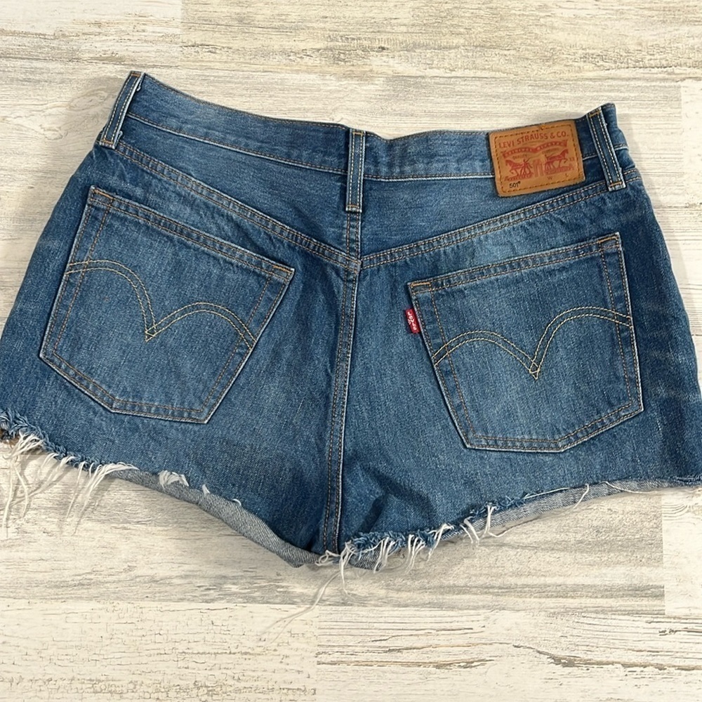 Levi’s 501 button fly shorts size 31 - Picture 1 of 11